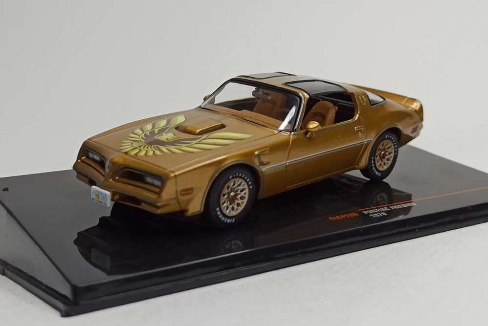 PONTIAC FIREBIRD TRANS AM 1:43 IXO
