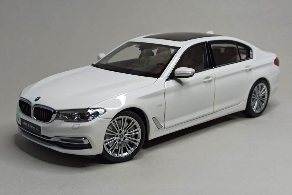 BMW 540IL (G38) WHITE 1:18 KYOSHO
