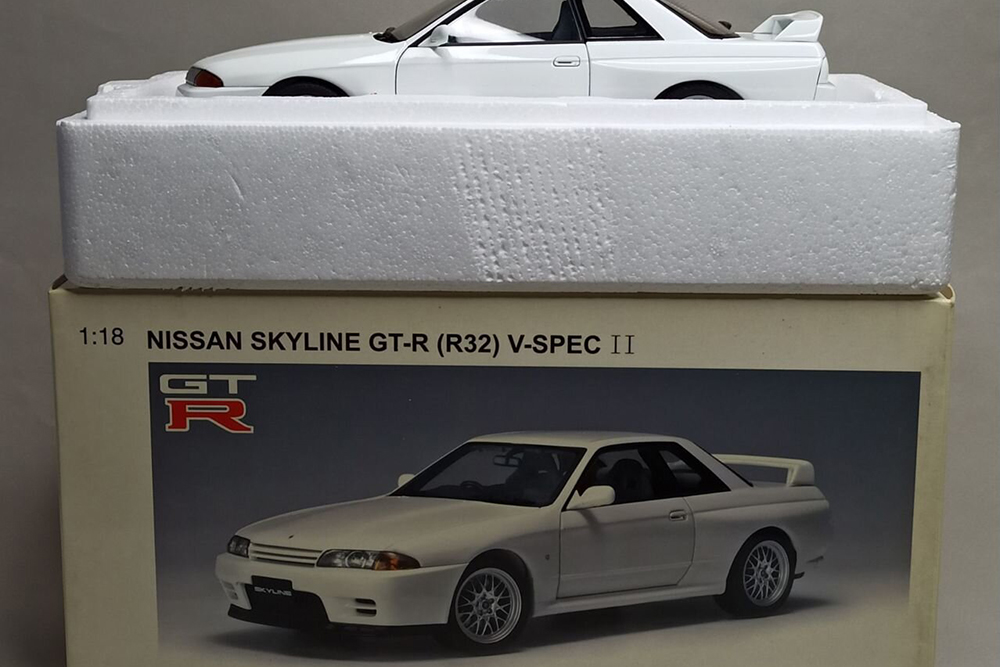 NISSAN SKYLINE GT-R (R32) V-SPEC II AUTOART 1:18