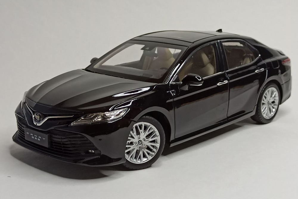 TOYOTA CAMRY BLACK 1:18 ДИЛЕРСКИЙ