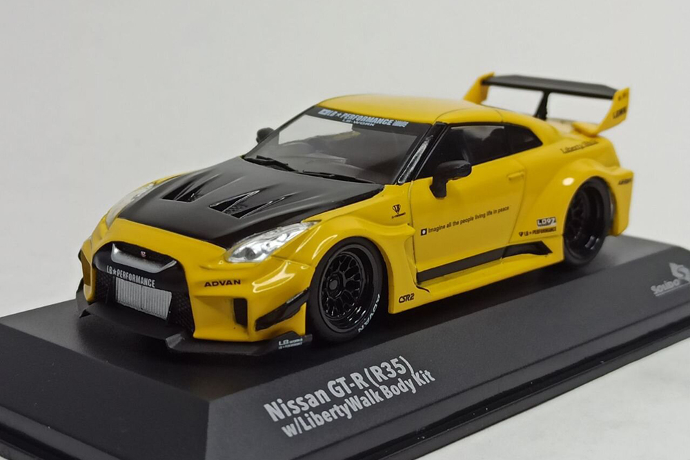 NISSAN GT-R (R35) LB WALK 1:43 SOLIDO