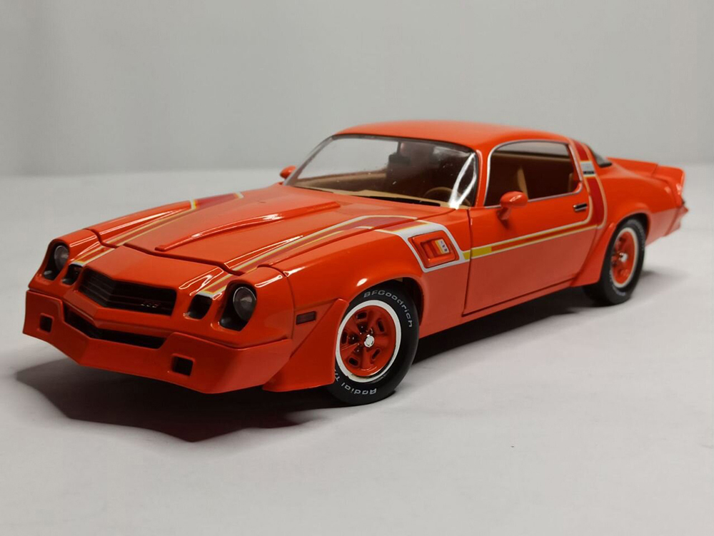 CHEVROLET CAMARO Z28 HUGGER 1:18 GREENLIGHT