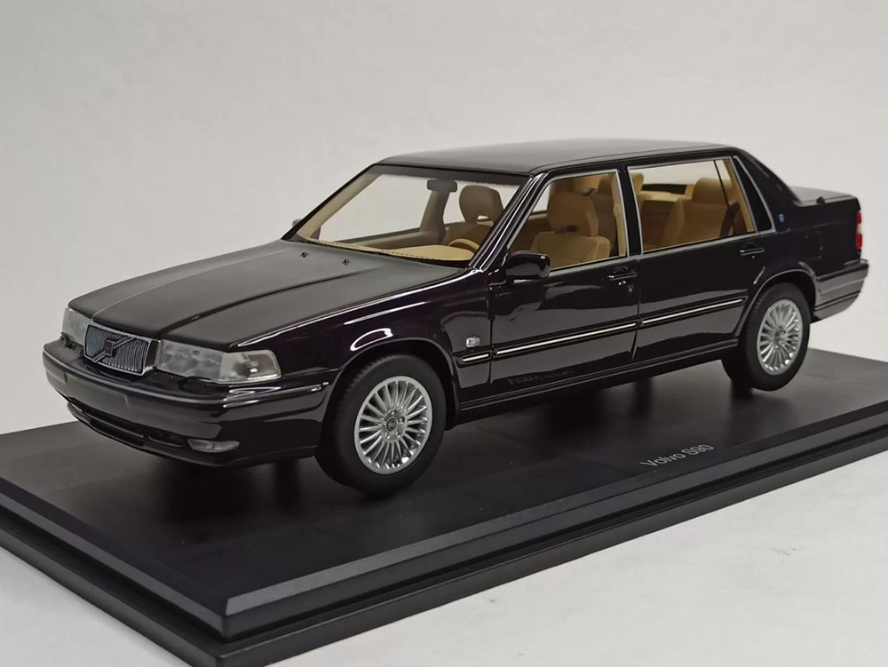 VOLVO S90 ROYAL VIOLETT 1998 DNA 1:18