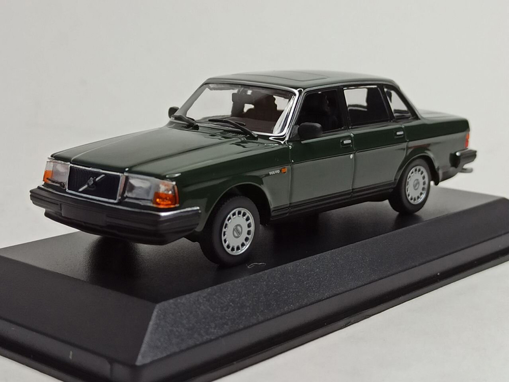 VOLVO 240 GL 1986 DARK GREEN 1:43