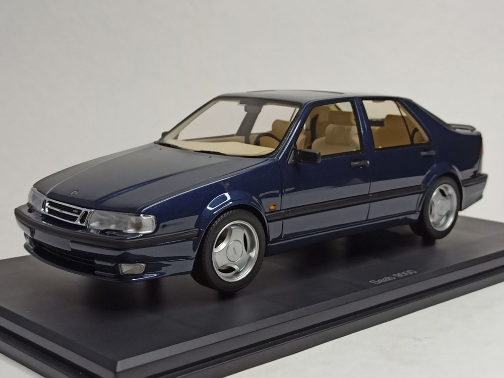SAAB 9000 AERO BLUE 1:18 DNA