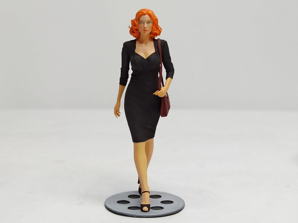 ФИГУРКА 'ДЕВУШКА 3 "ДЛЯ ДИОРАМЫ И ТД. 1:18