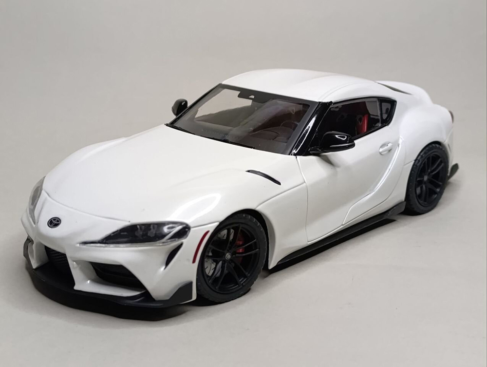 TOYOTA GR SUPRA WHITE 1:18 SOLIDO