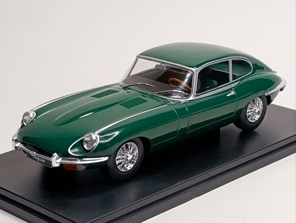 JAGUAR E-TYPE COUPE - 1962 WHITEBOX 1:24