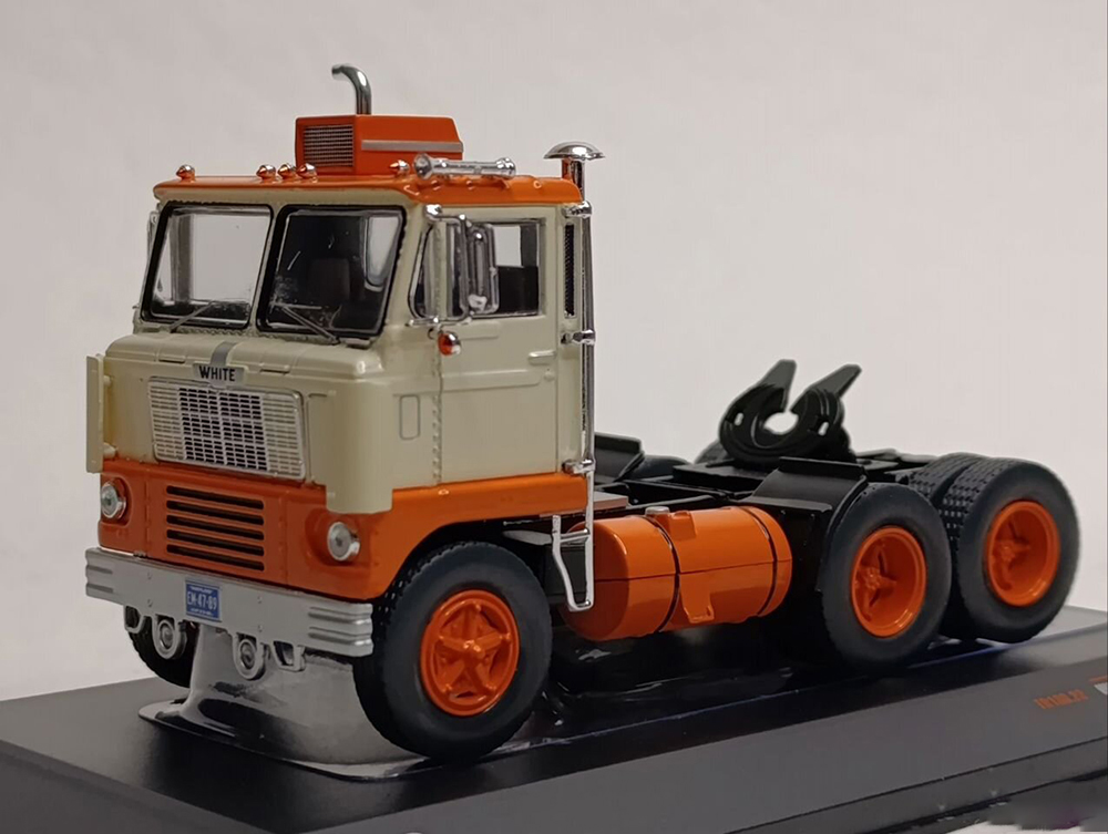 WHITE 7400 -1960 IXO 1:43