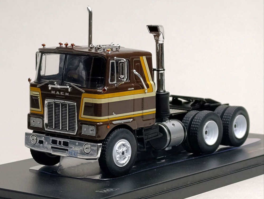 MACK SERIE F 1977 IXO 1:43