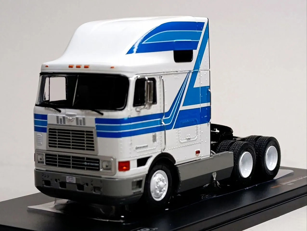 INTERNATIONAL EAGLE GABOVER -1995 IXO 1:43