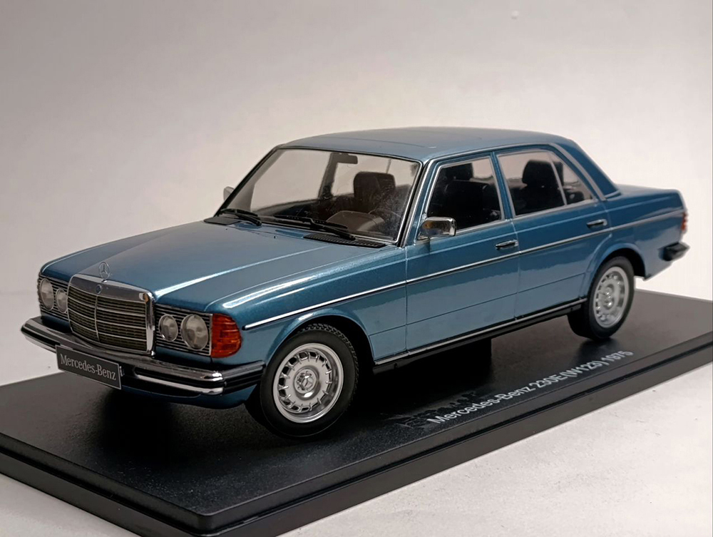 MERCEDES 230E (W123) 1975 BLUE KK SCALE 1:18