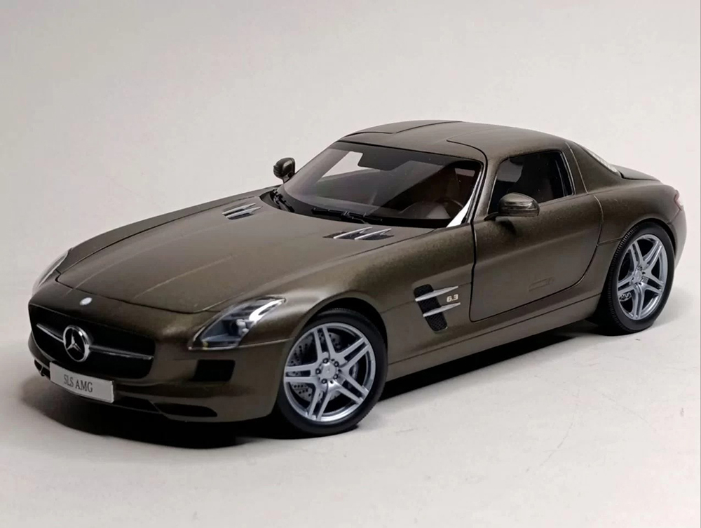 MERCEDES SLS 63 AMG 1:18 MAGNO GREY