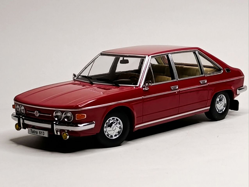 TATRA 613 -1979 RED 1:18 TRIPLE9