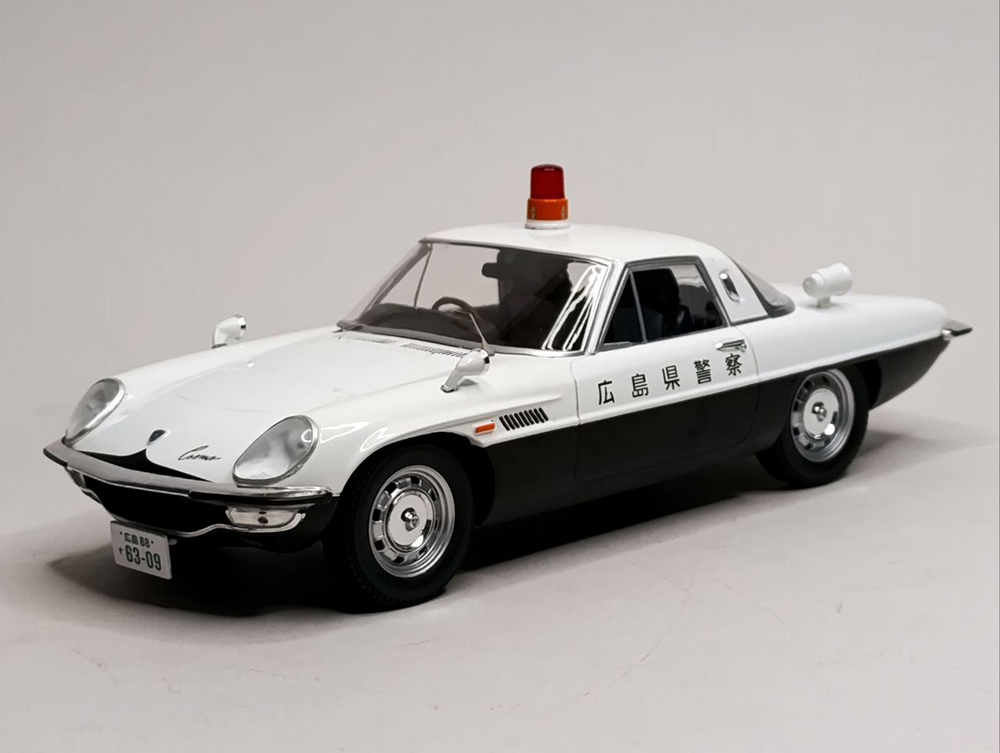 MAZDA COSMO JAPANESE POLICE 1:18 TRIPLE9
