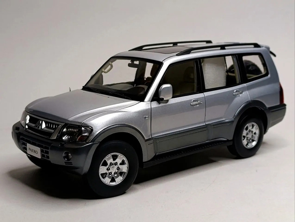 MITSUBISHI PAJERO III (V73) SILVER 1:18 YC MODEL