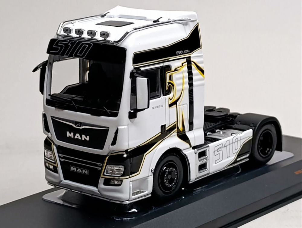 MAN TGX XXL D38 ТЯГАЧ 1:43 IXO