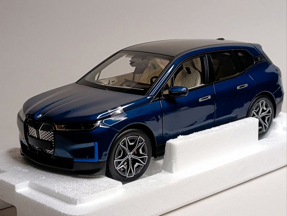 BMW IX - 2022 BLUE 1:18 MINICHAMPS