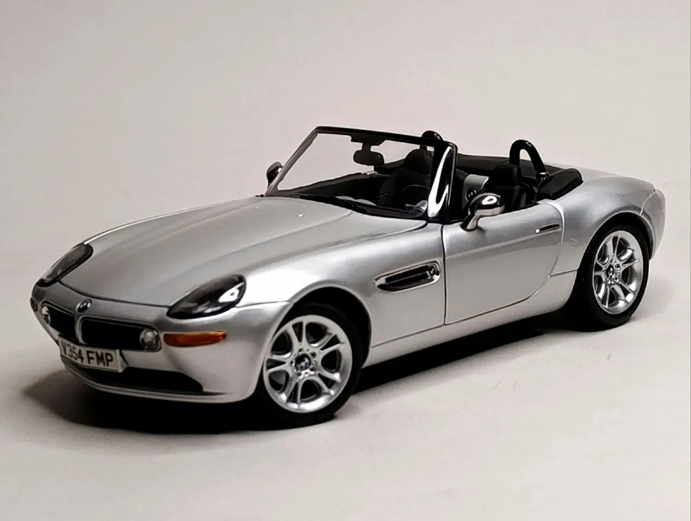 BMW Z8 (E52) SILVER 1:18 KYOSHO