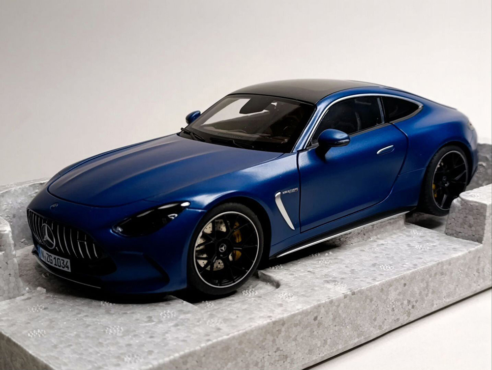MERCEDES AMG GT63 (SPECTRAL BLUE) 1:18 NZG