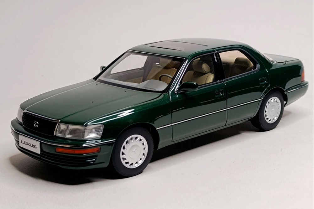 LEXUS LS 400 GREEN XOAOGUANG MODEL 1:18