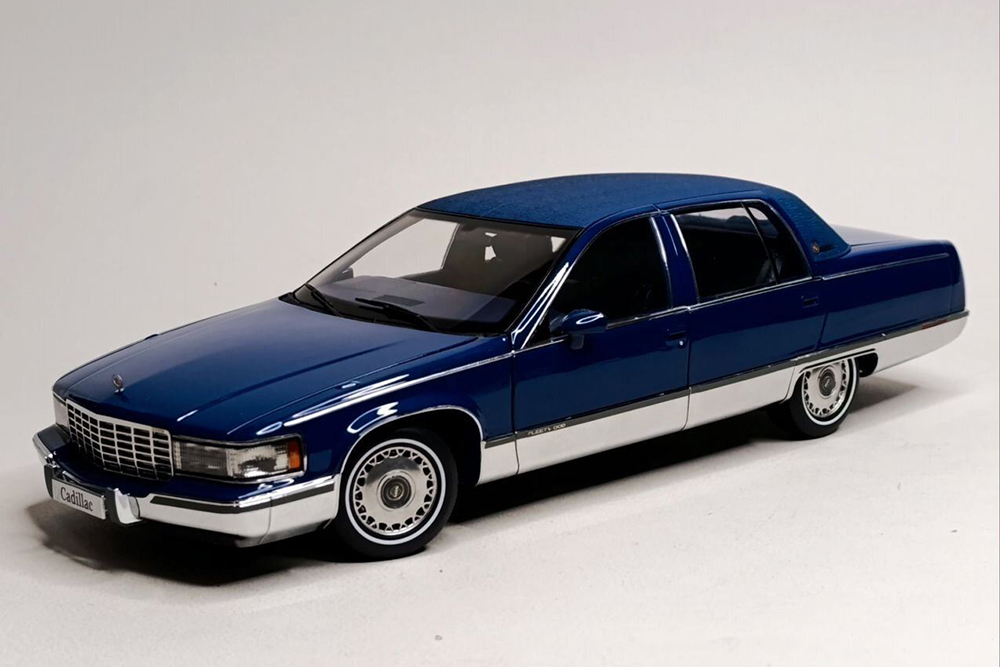 CADILLAC FLEETWOOD BROUGHAM BLUE 1:18