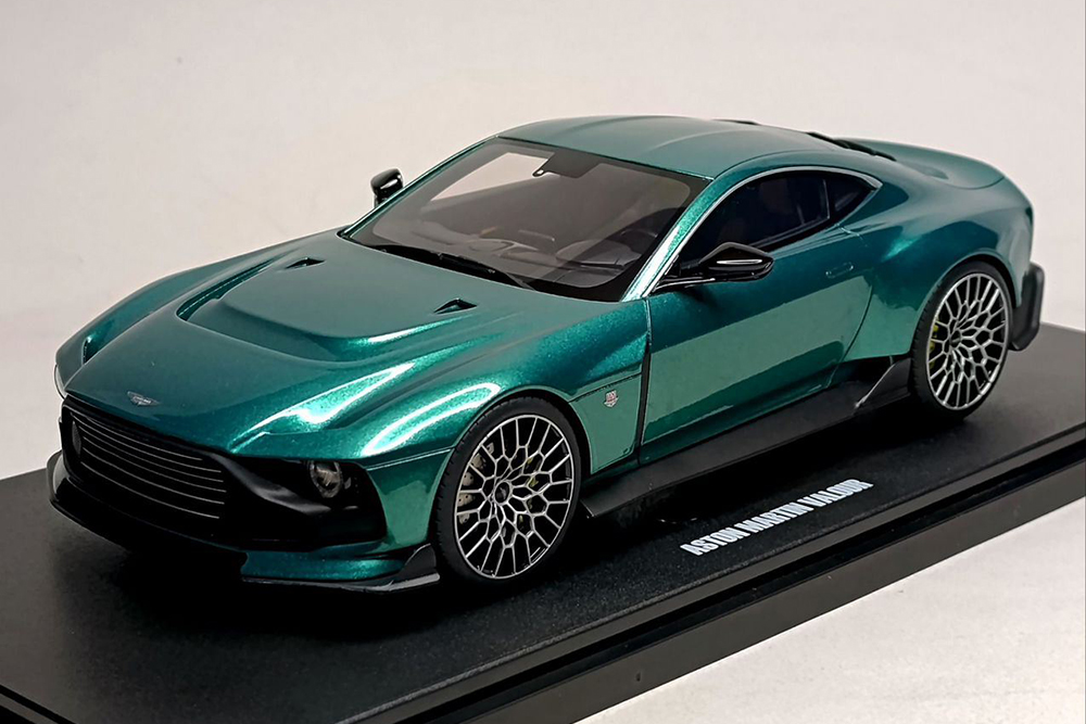 ASTON MARTIN VALOUR GREEN 1:18 GT SPIRIT