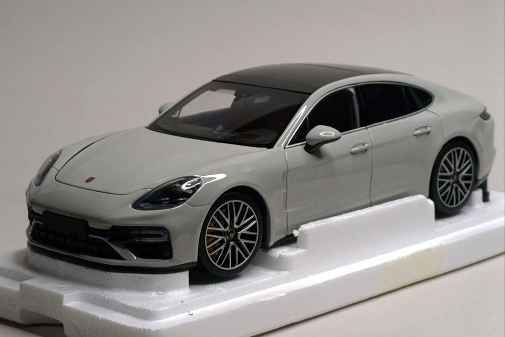 PORSCHE PANAMERA TURBO S 2020 GREY 1:18