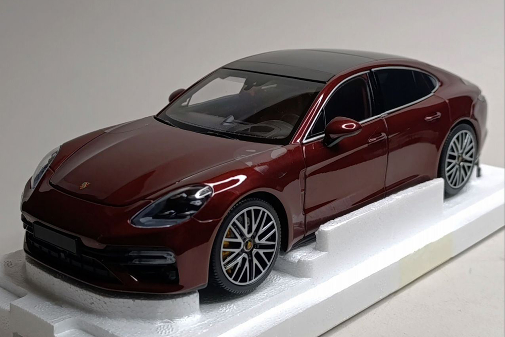 PORSCHE PANAMERA TURBO S 2020 DARK RED 1:18