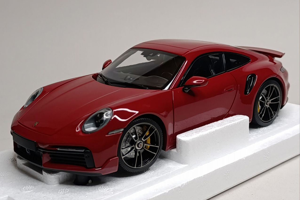 PORSCHE 911 (992) TURBO S COUPE - 2021 1:18