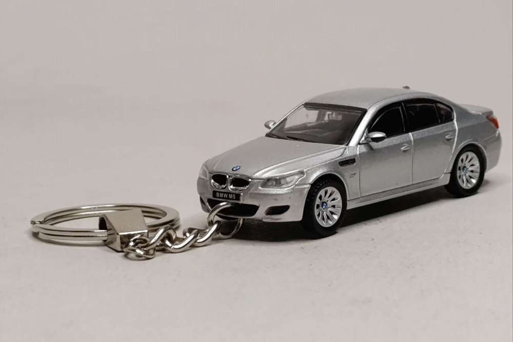 BMW M5 (E60) 1:64 БРЕЛОК 70 ММ