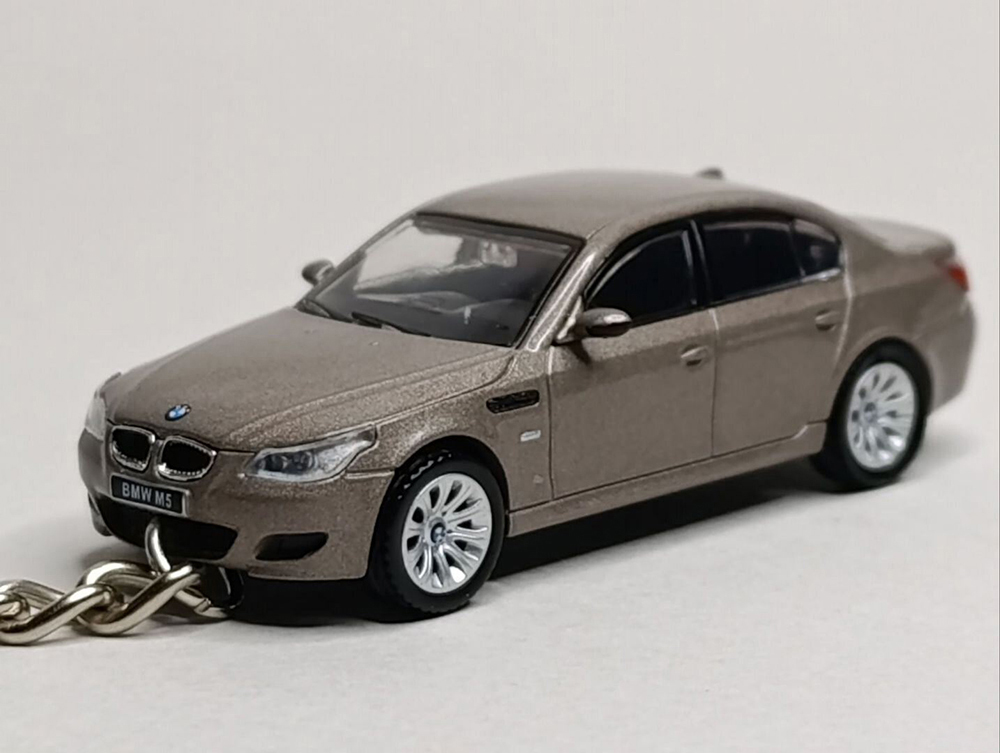 BMW M5 (E60) БРЕЛОК 1:64 75 ММ