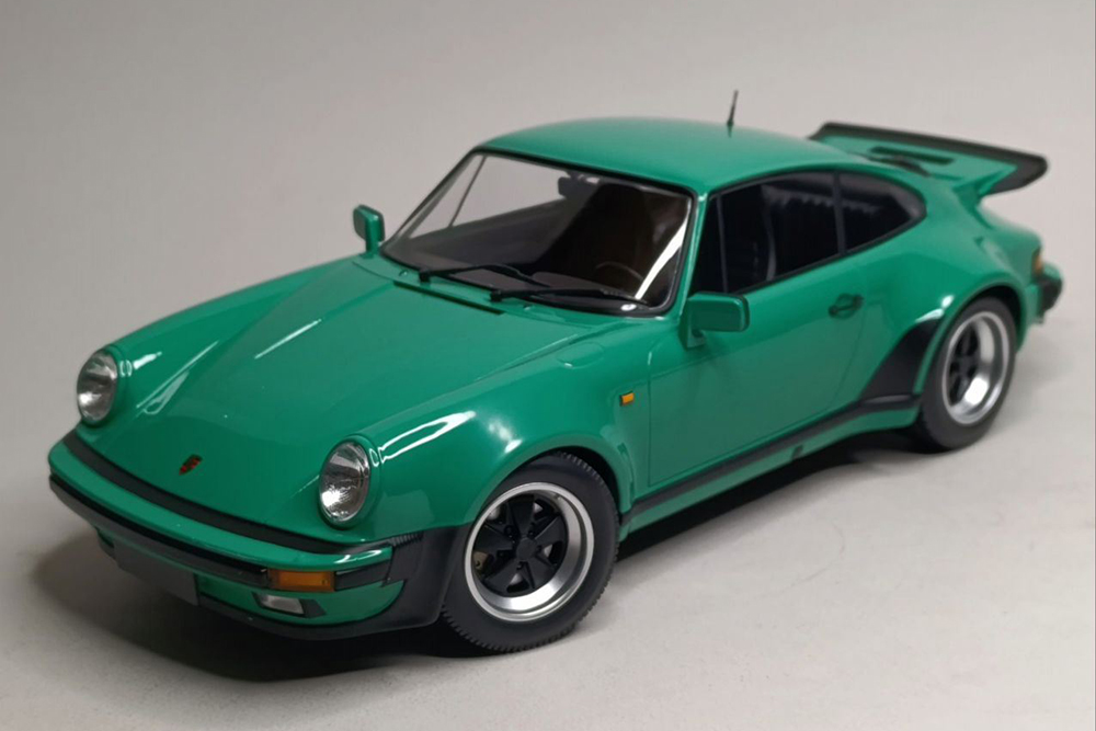 PORSCHE 911 TURBO 1977 GREEN 1:12 MINICHAMPS