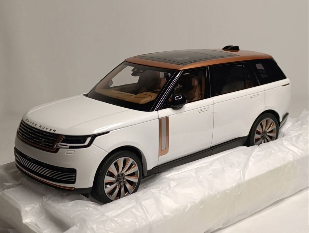 RANGE ROVER 2022 WHITE 1:18 LCD