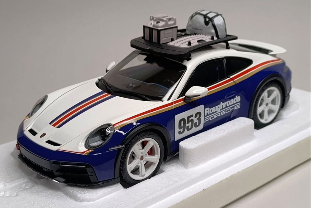 PORSCHE 911 DAKAR 2022 MINICHAMPS 1:18