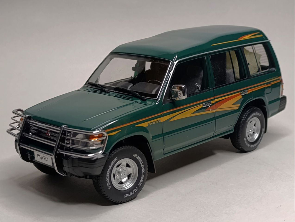 MITSUBISHI PAJERO V31 - 1991 GREEN 1:18 SUNYORK