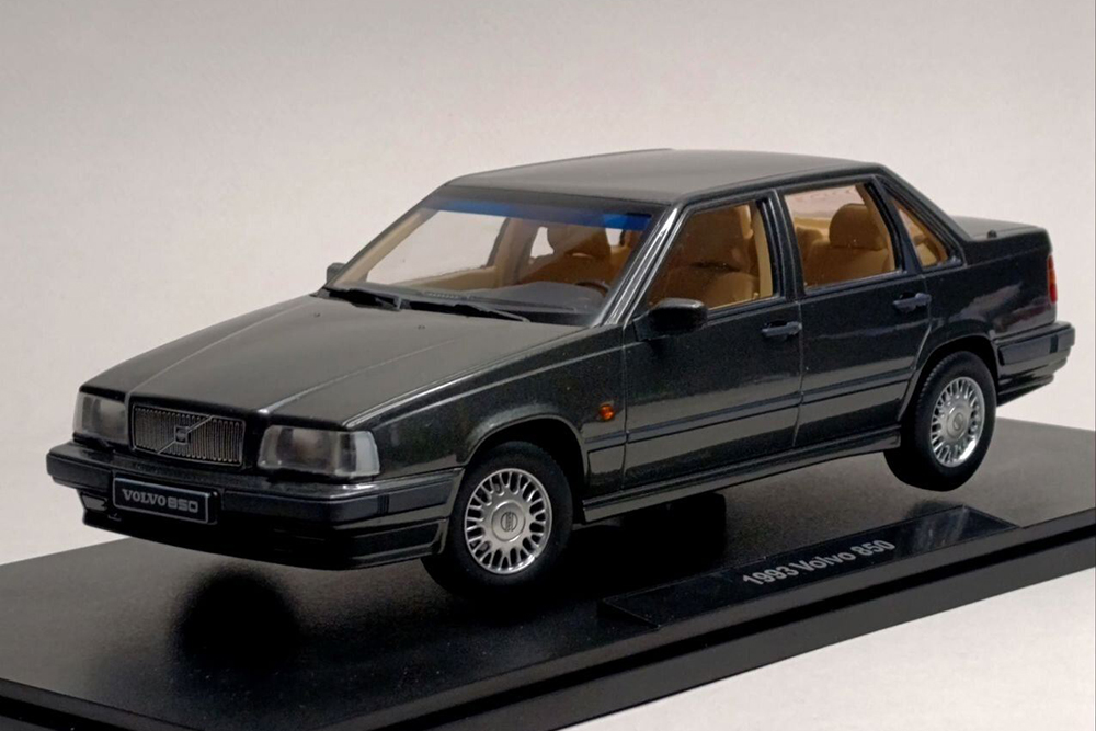 VOLVO 850 GLE 1993 DARK GREY 1:18 TRIPLE9