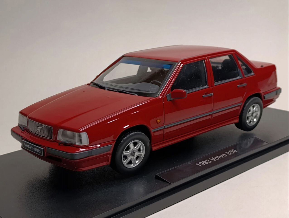 VOLVO 850 GLE 1993 RED 1:18 TRIPLE9