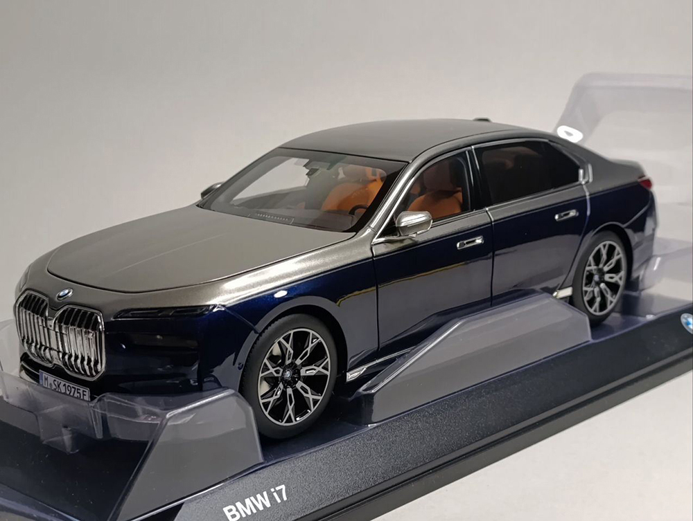 BMW I7 (7ER) BLUE/GREY G70 MINICHAMPS 1:18