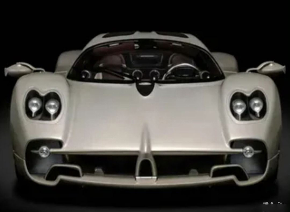 PAGANI UTOPIA СБОРНАЯ МОДЕЛЬ 1:8 POCHER