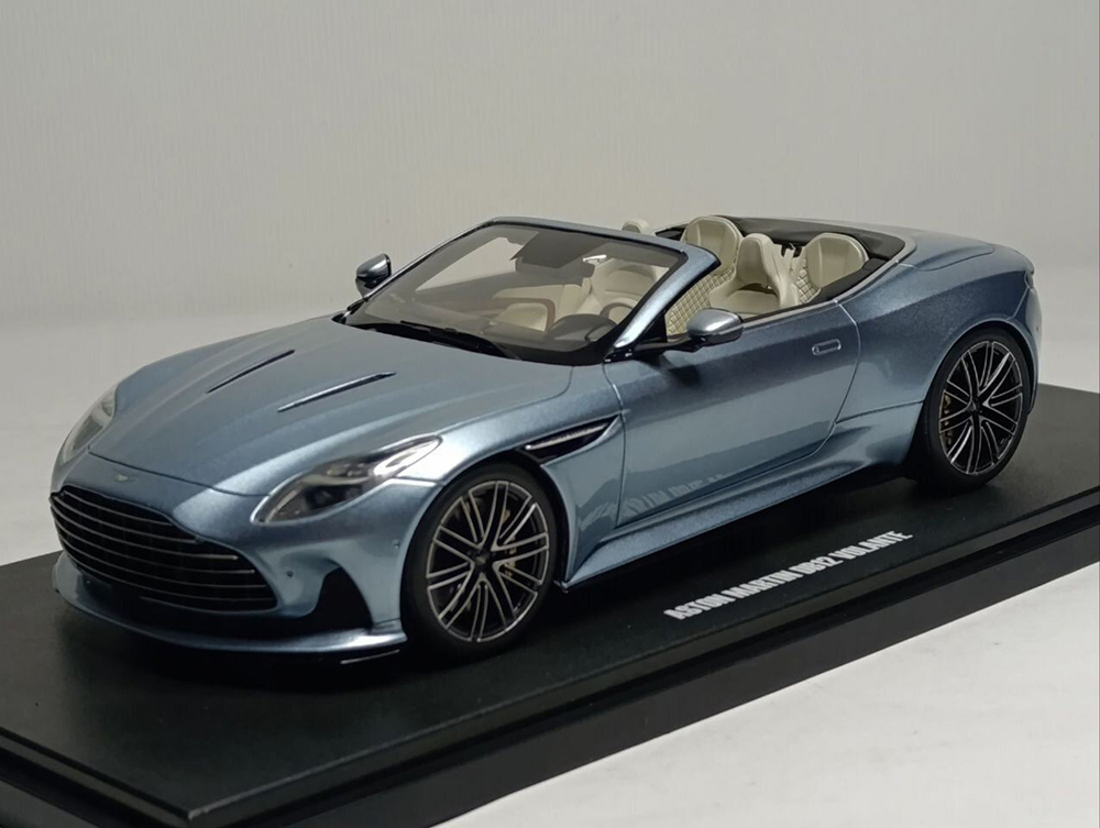 ASTON MARTIN DB12 VOLANTE 1:18 GT SPIRIT