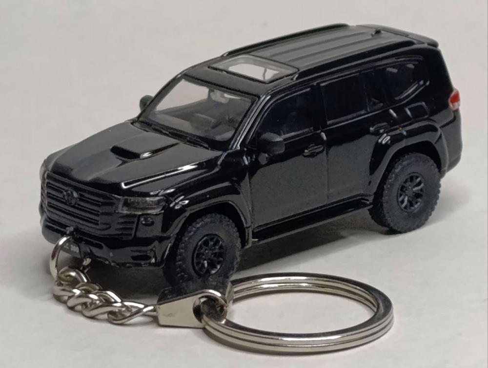 TOYOTA LAND CRUISER 300 БРЕЛОК 1:64 75ММ