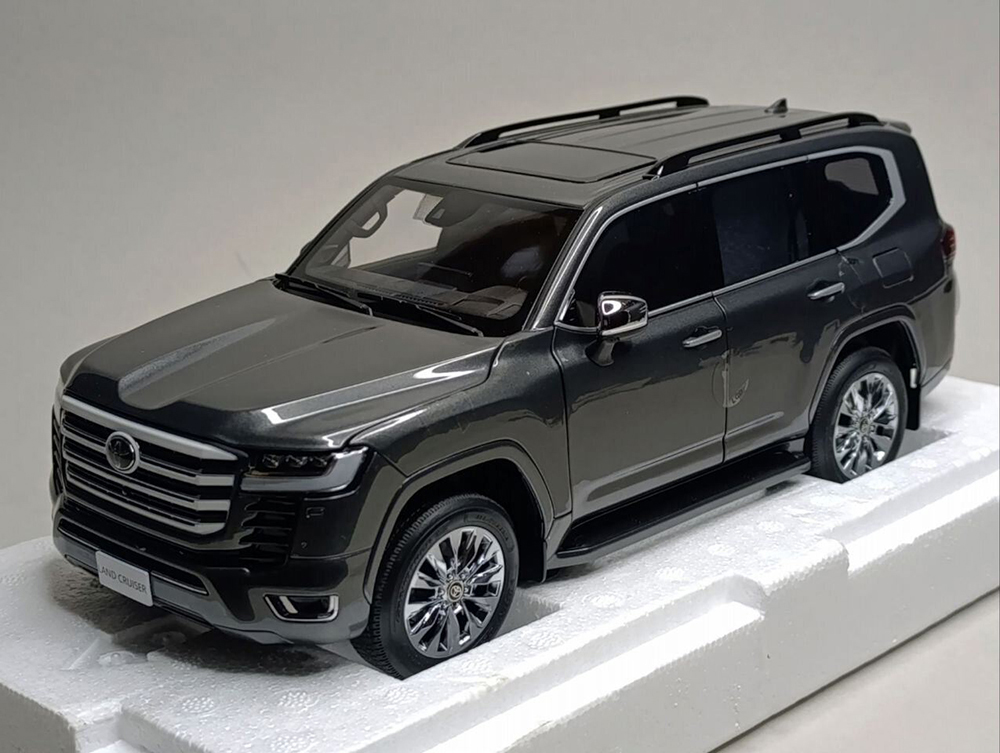 TOYOTA LAND CRUISER 300 ZX GREY 1:18 LCD MODELS