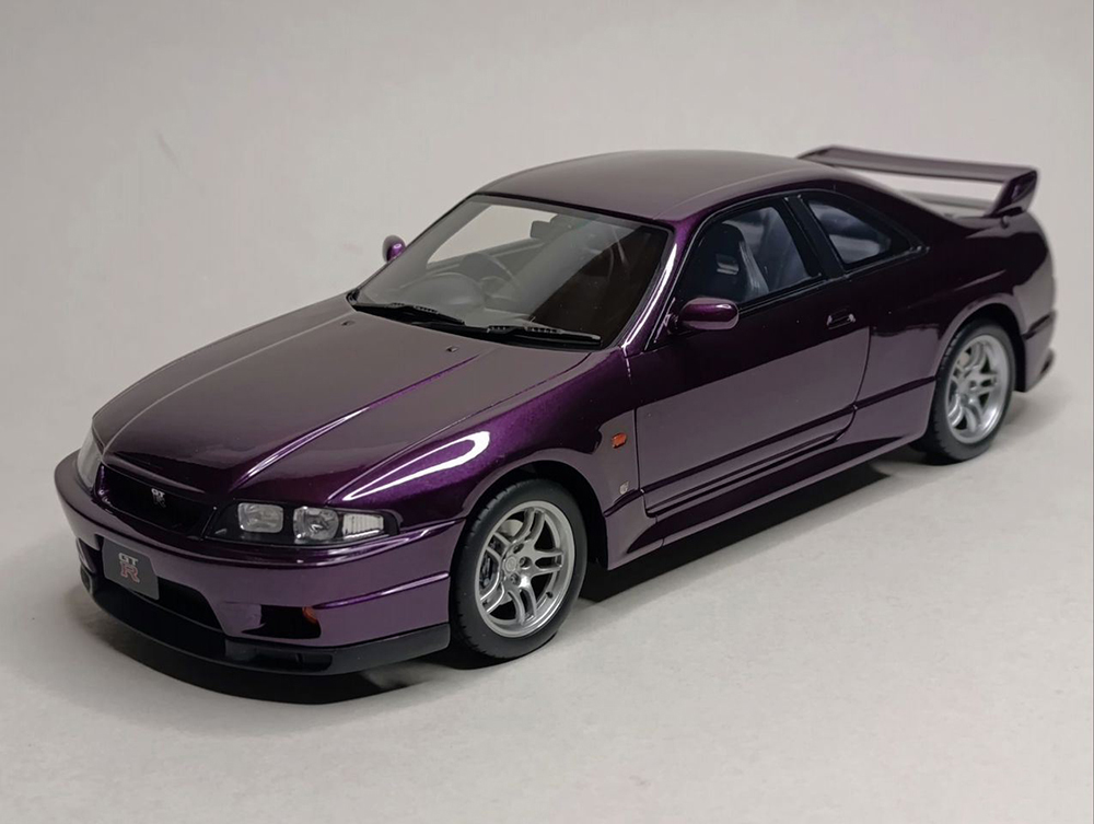 NISSAN SKYLINE GT-R (R33) V -SPEC 1:18 OTTO
