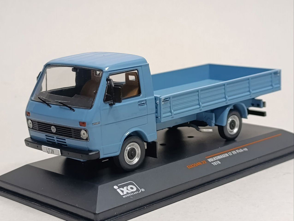 VW VOLKSWAGEN LT 28 BLUE 1:43 IXO