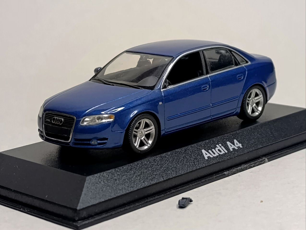 AUDI A4 (B7) BLUE 1:43 MINICHAMPS