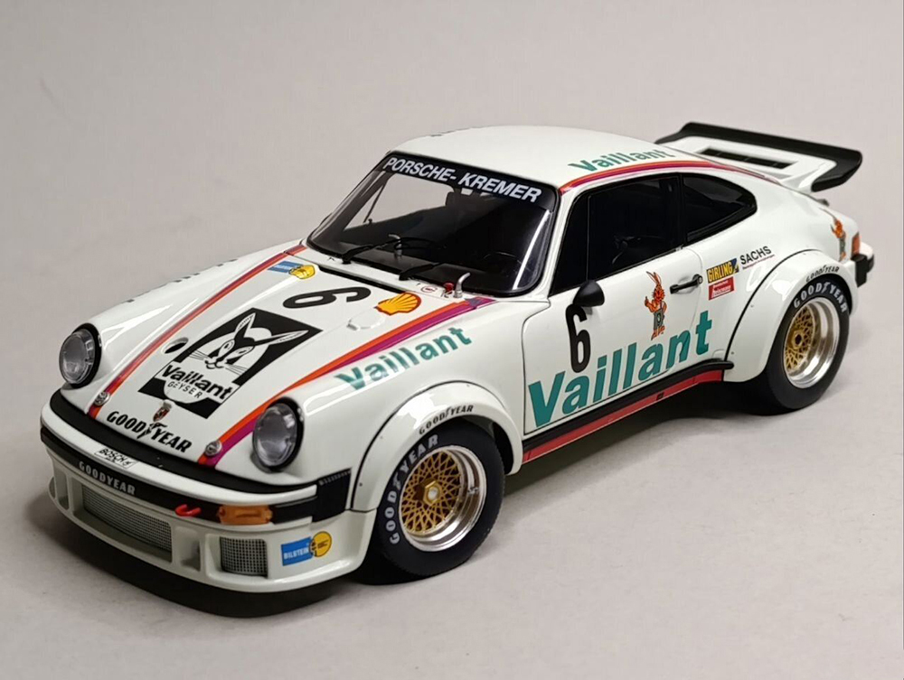 PORSCHE 934 RSR SIEGER DRM 1:18 SCHUCO