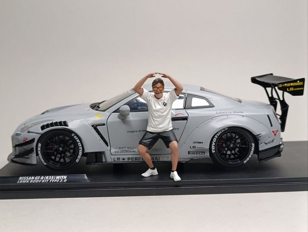NISSAN GT-R (R35) + KATO SAN 1:18 SOLIDO