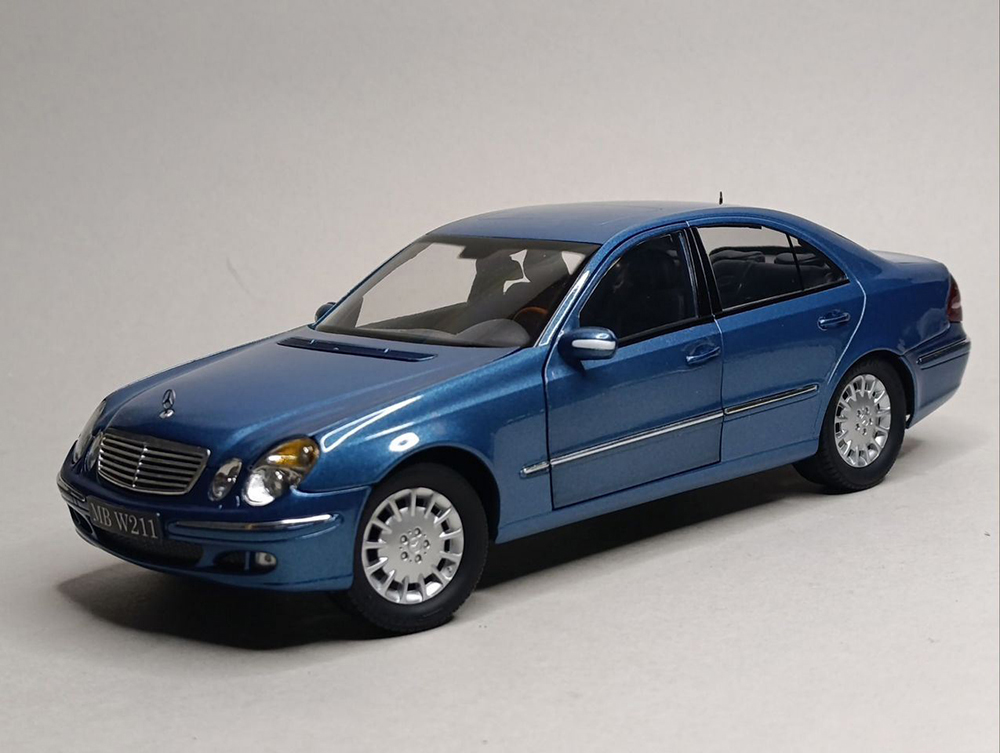 MERCEDES E CLASS SEDAN (W211) KYOSHO 1:18