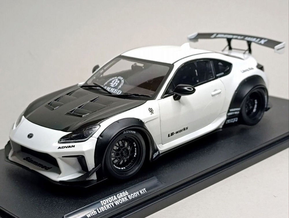 TOYOTA GR86 LBWK BODYKIT 1:18 SOLIDO